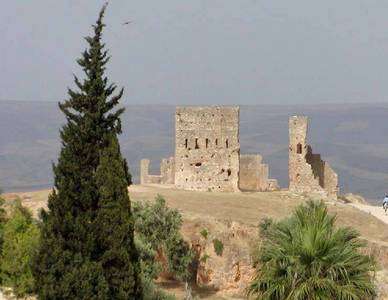 Le Caftan Marocain : Héritage, Art et Élégance 4 Les ruines des tombeaux Mérinides - Fès - Maroc