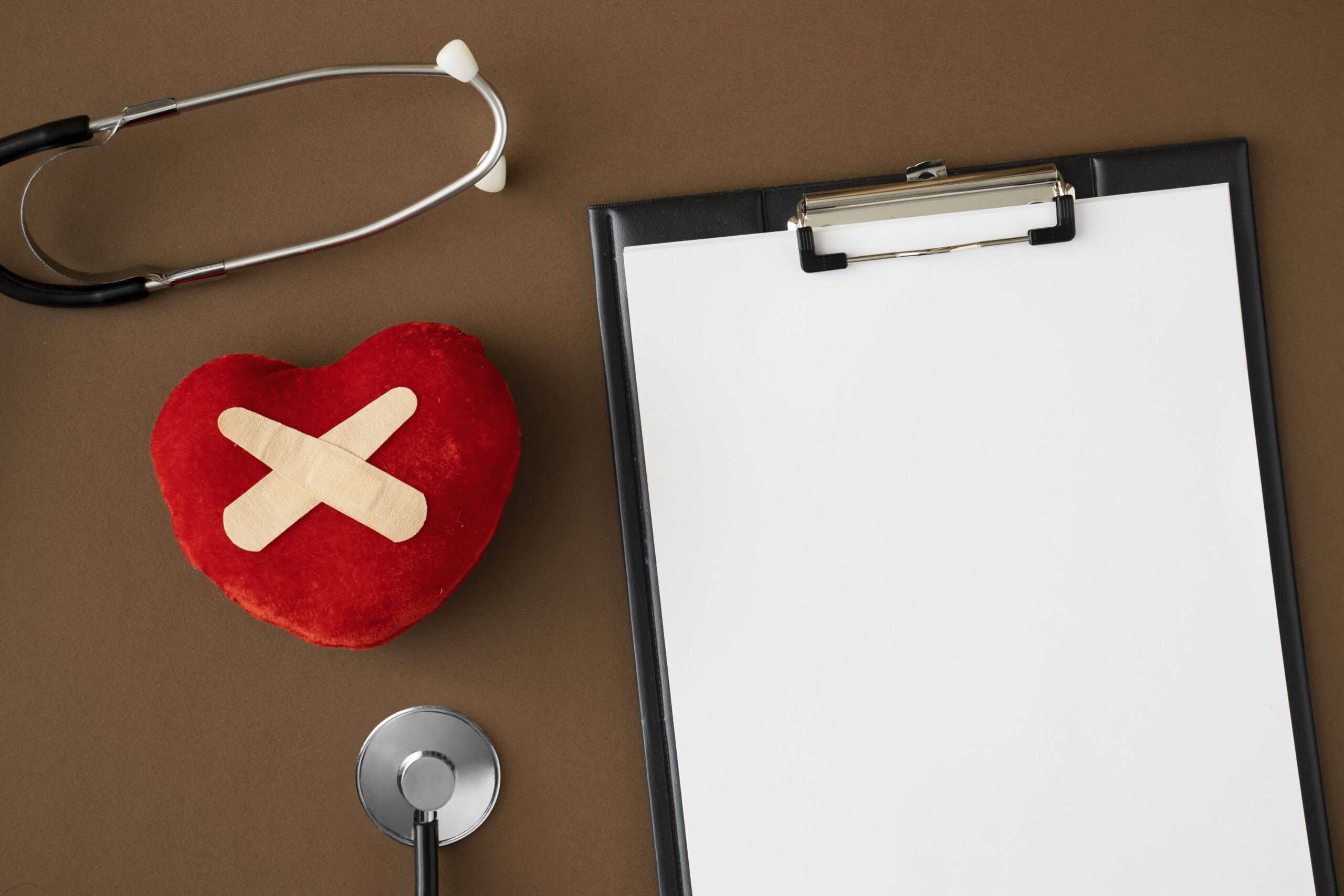 Avertissement médical et responsabilité 1 avertissement assortiment forme de coeur et stethoscope
