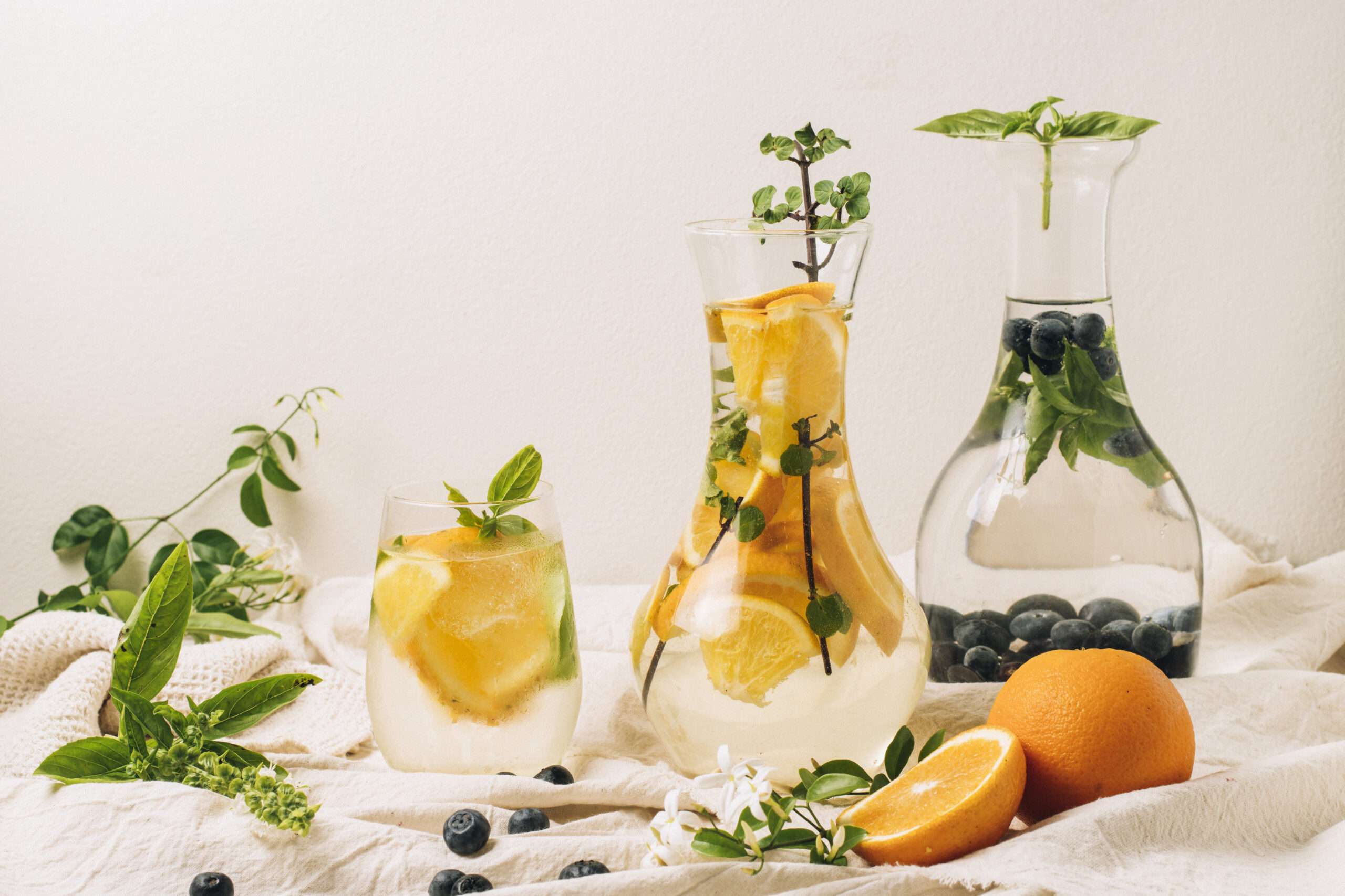 Détox après repas : carafes à l'oranger et myrtilles