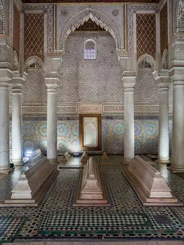 Le Caftan Marocain : Art et Élégance 6 Tombeaux saadiens